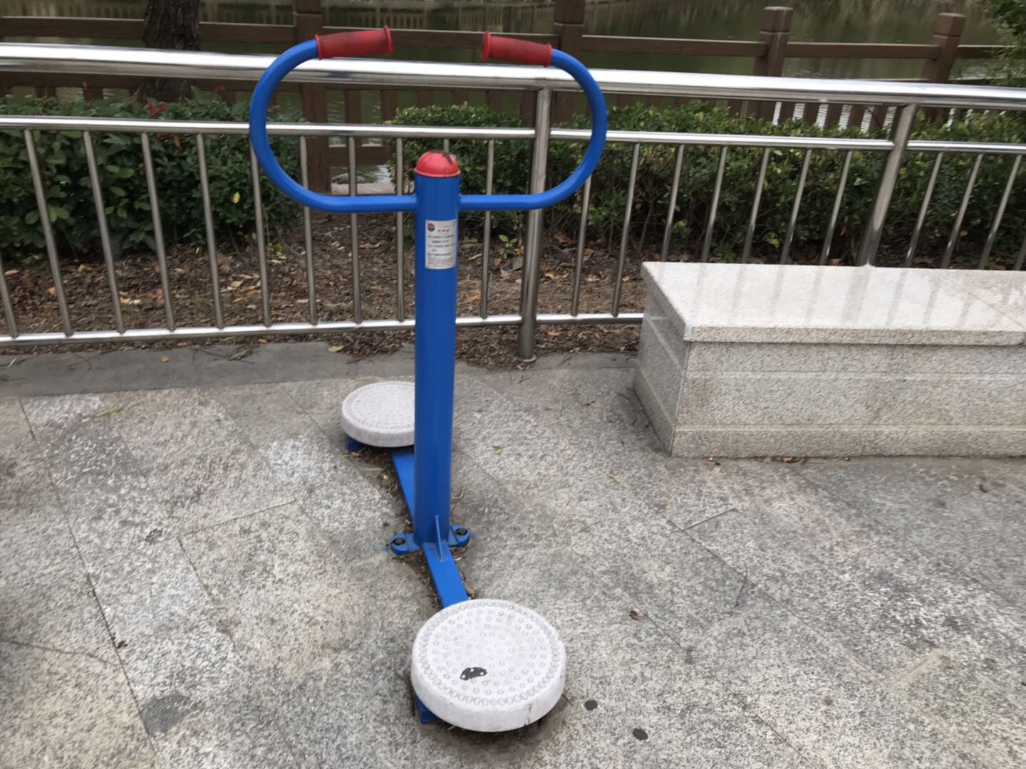 扭腰器