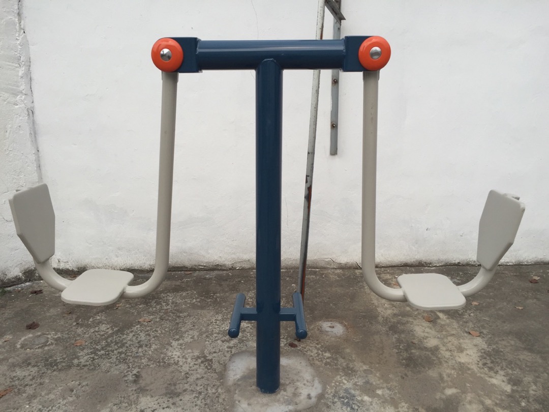 雙位坐蹬器