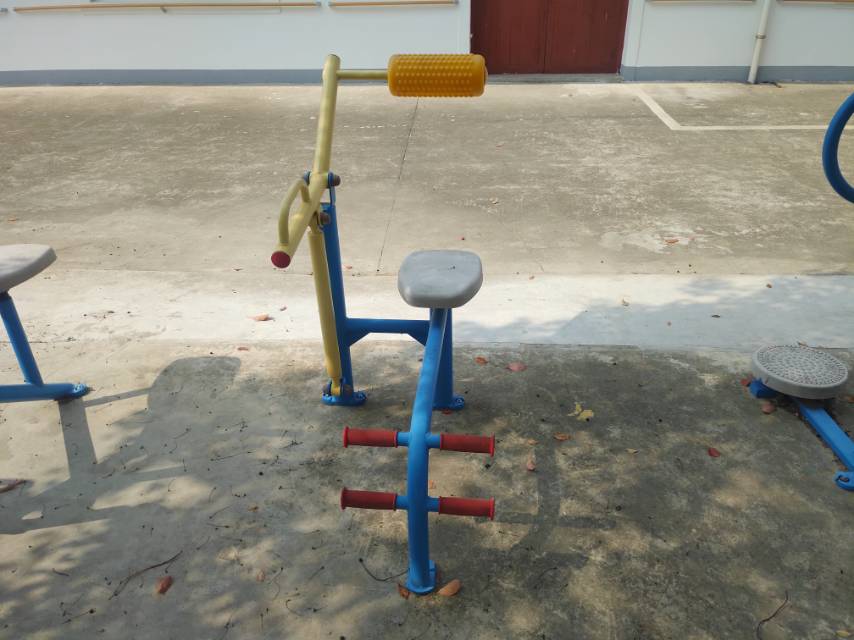 腹背鍛煉器
