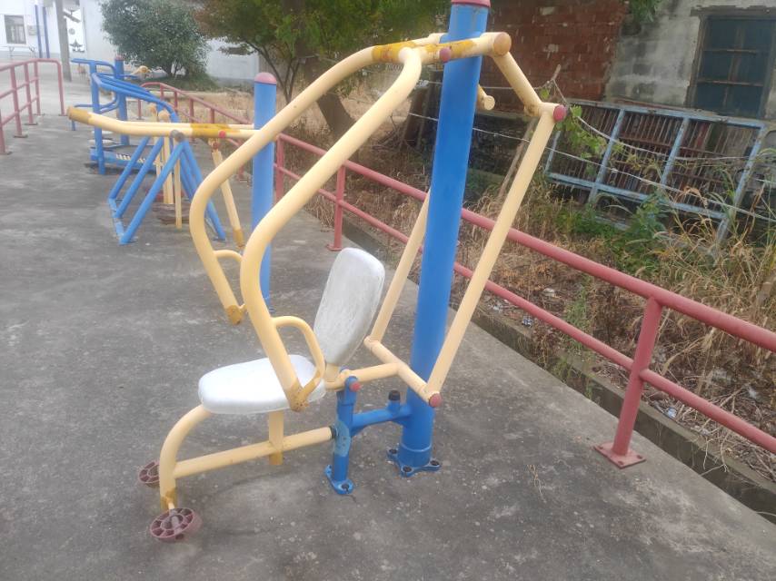 自重推胸器