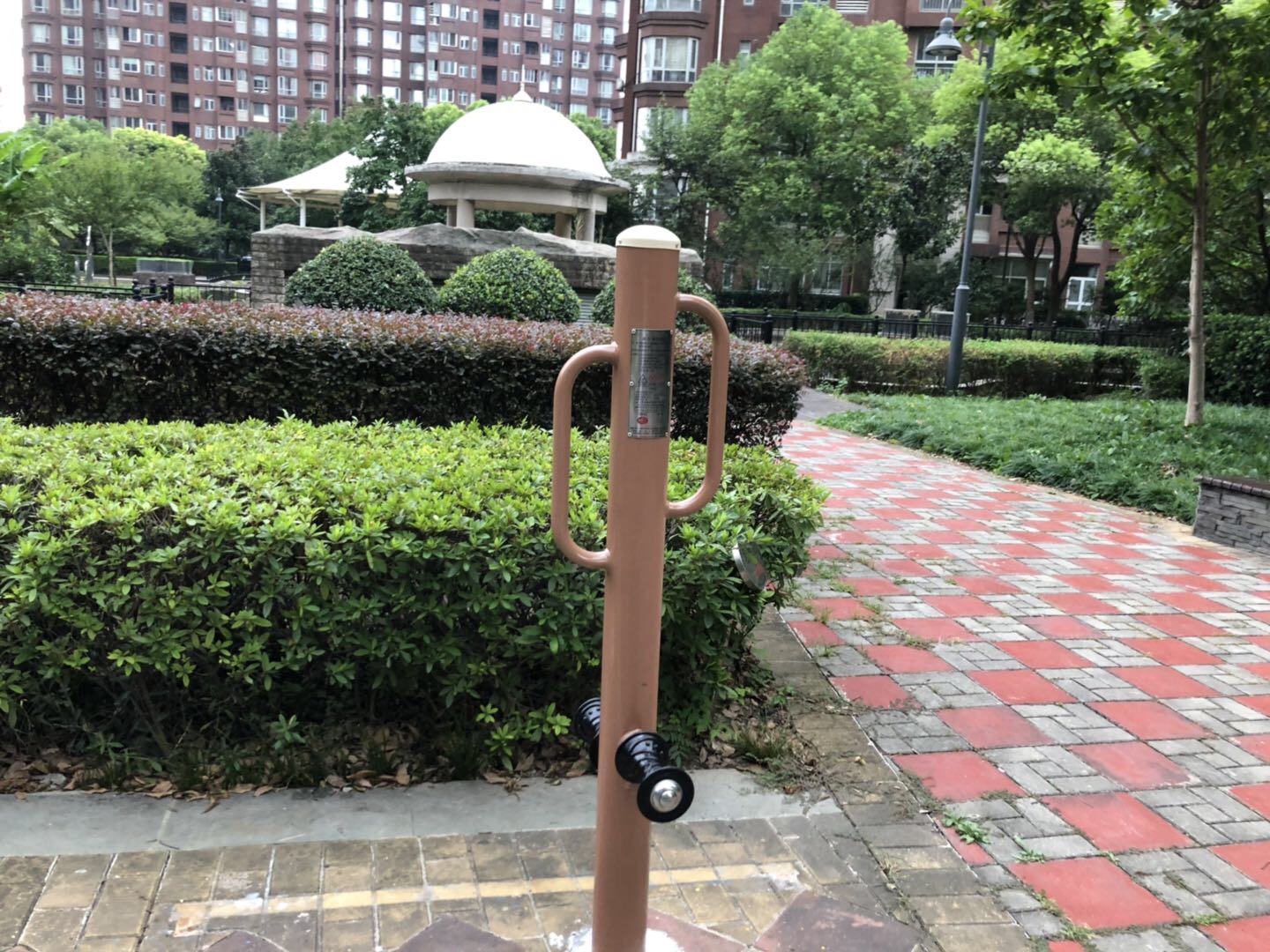 彈振壓腿器