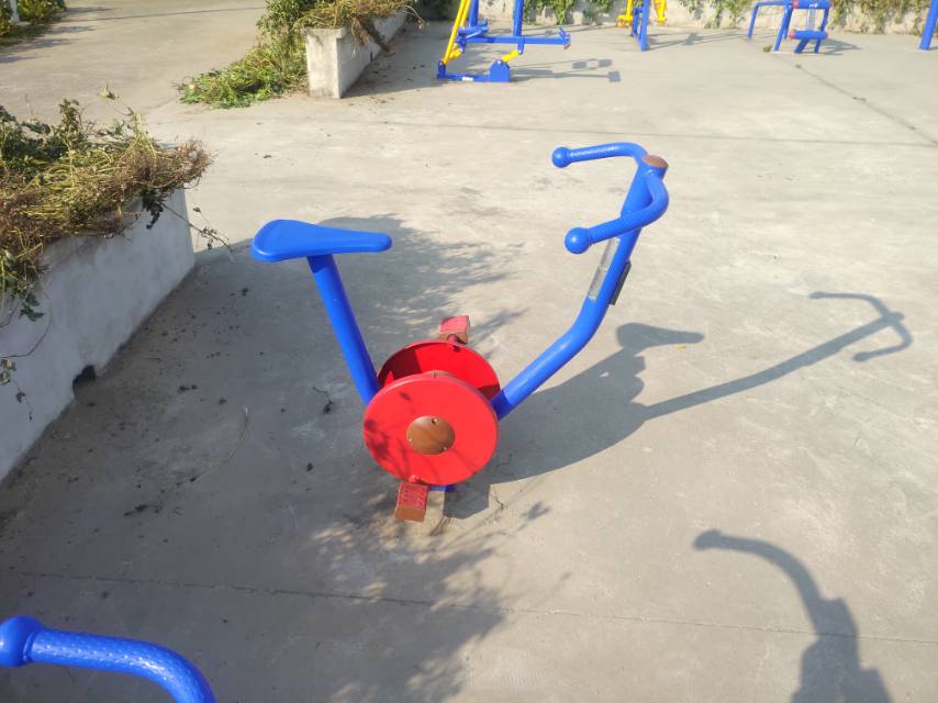 直立健身車