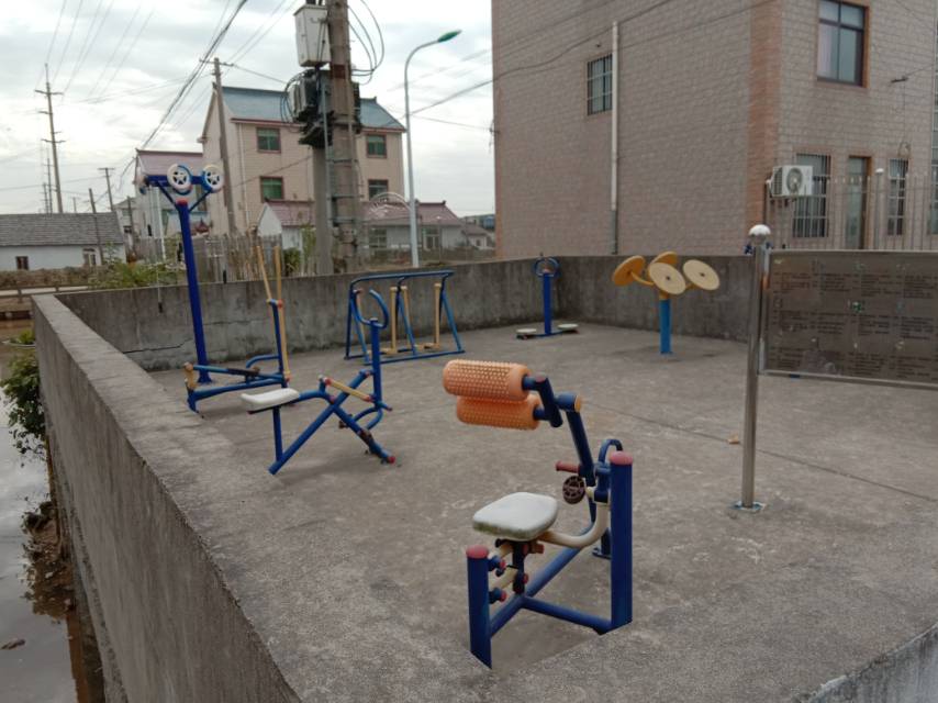 義泓村5組130號東健身路徑