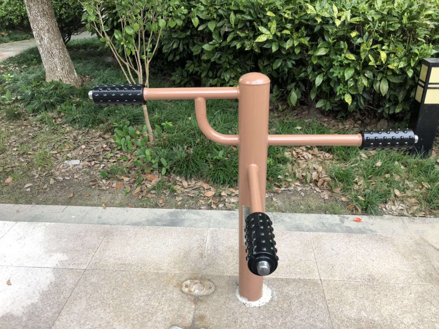 彈振壓腿器
