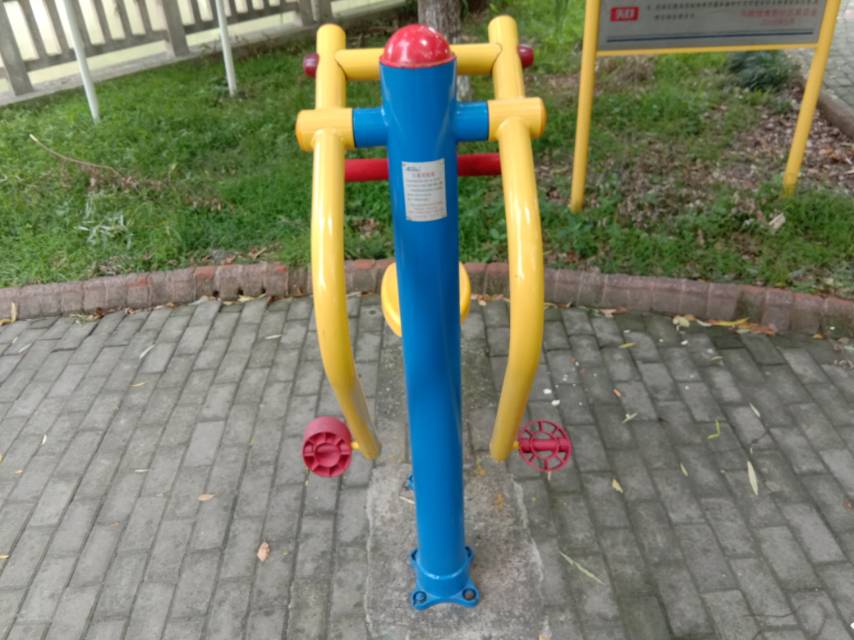 自重蹬腿器