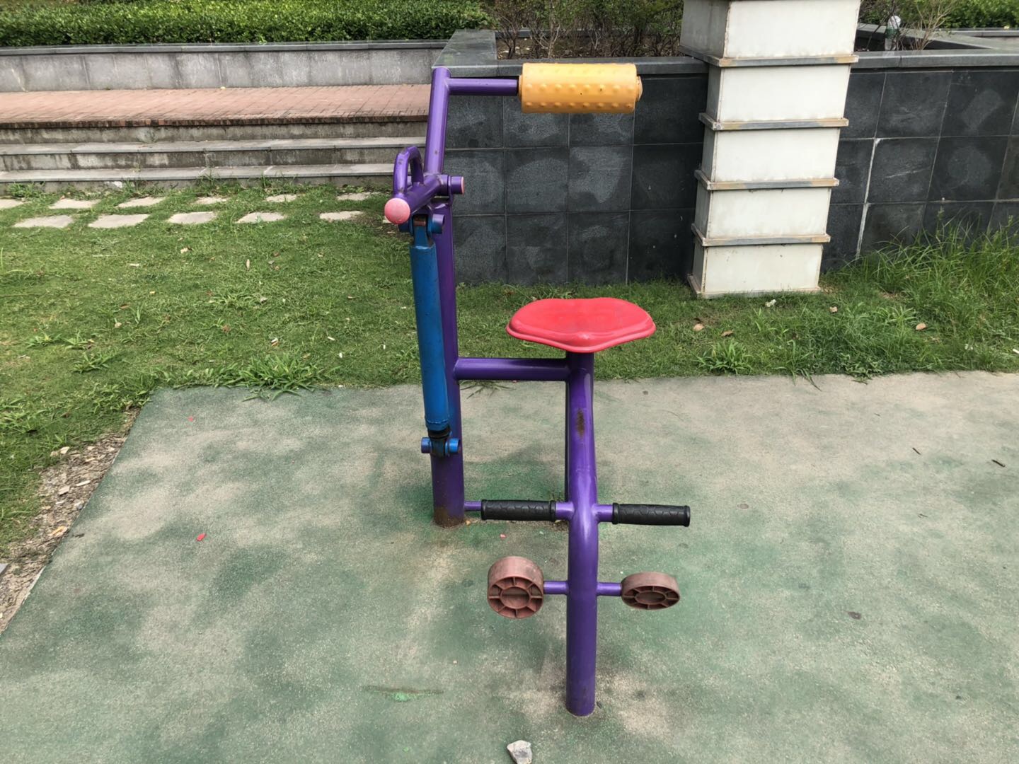 腹背鍛煉器