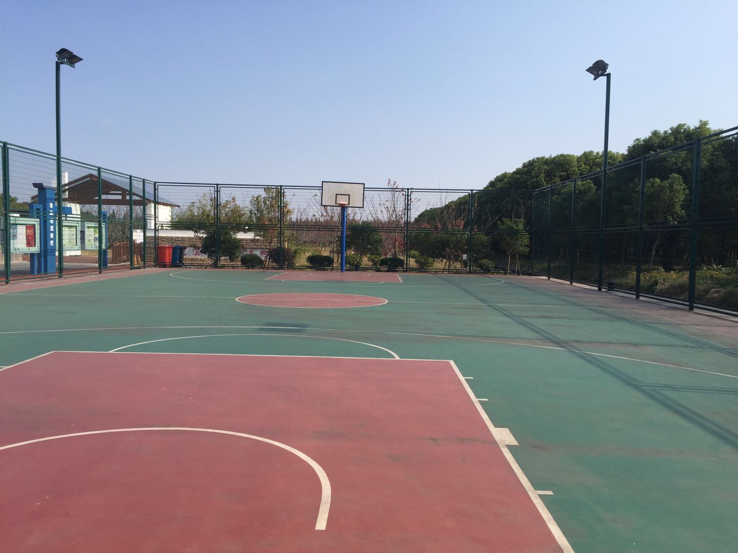 東浜村籃球場