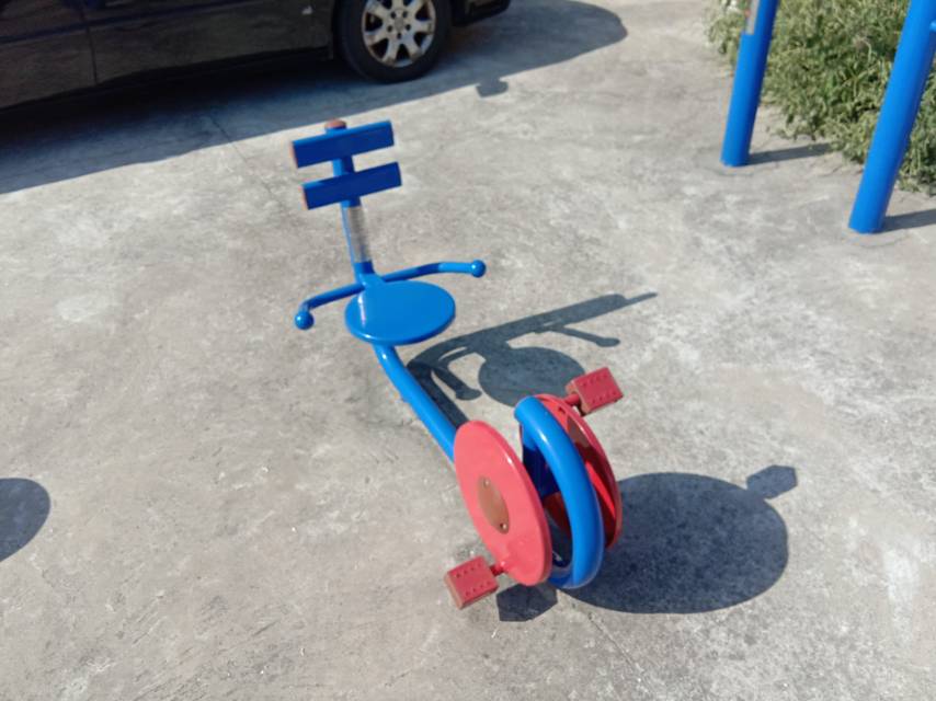 斜躺健身車