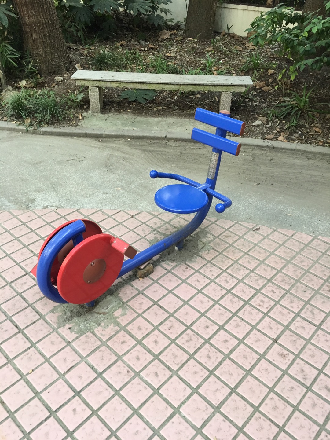 斜躺健身車