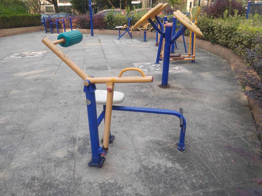 腹背鍛煉器