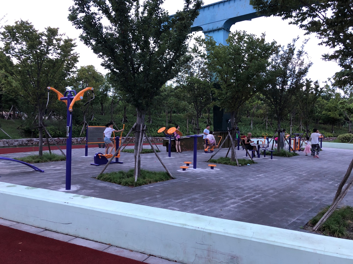 江橋鎮(zhèn)幸福村周家灘市民益智健身點