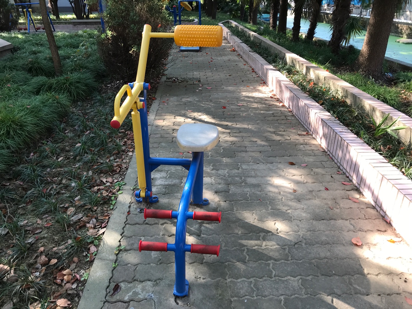 腹背鍛煉器