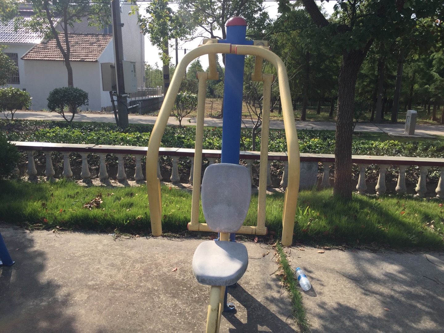 自重推胸器