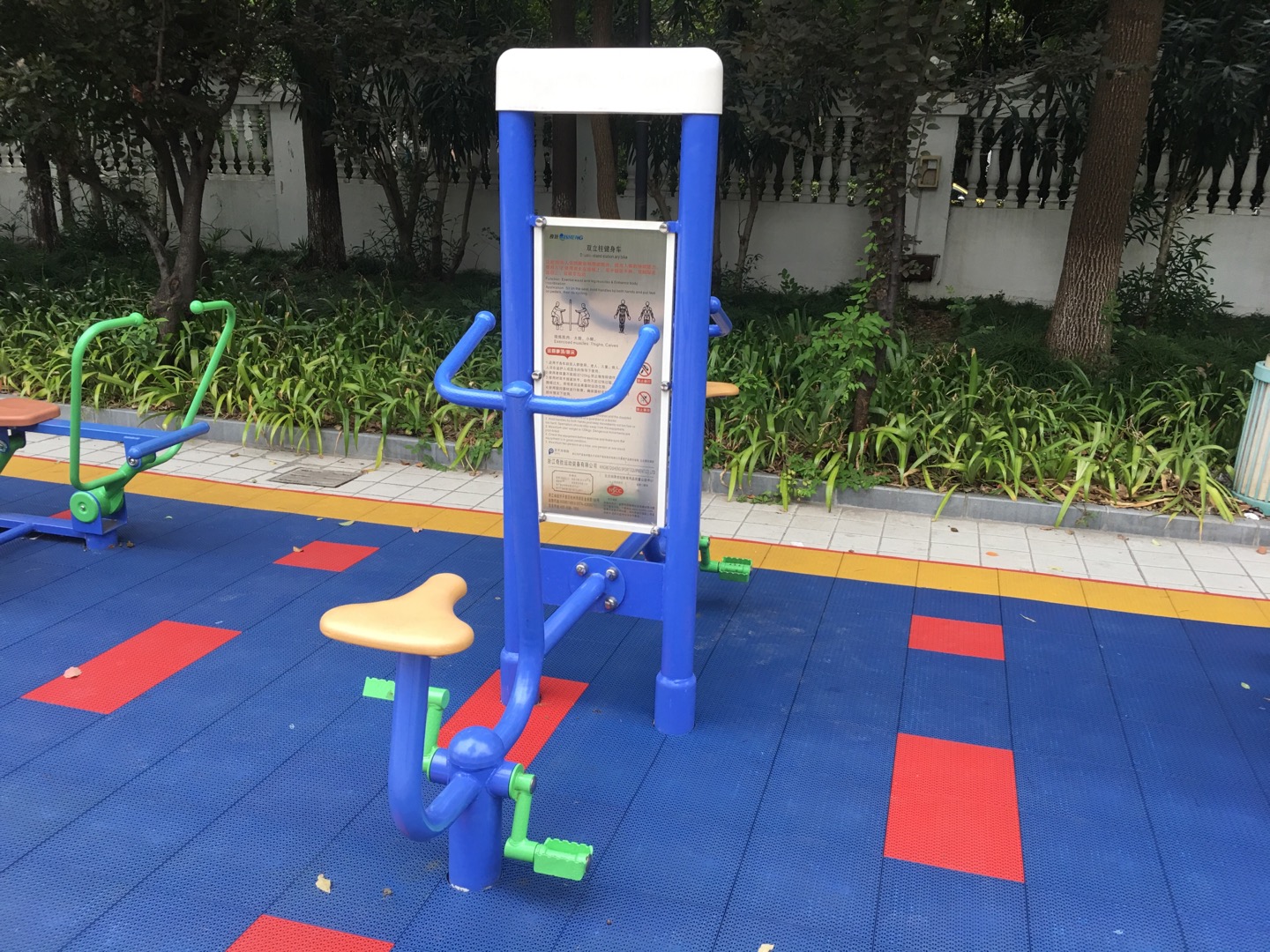 雙立柱健身車