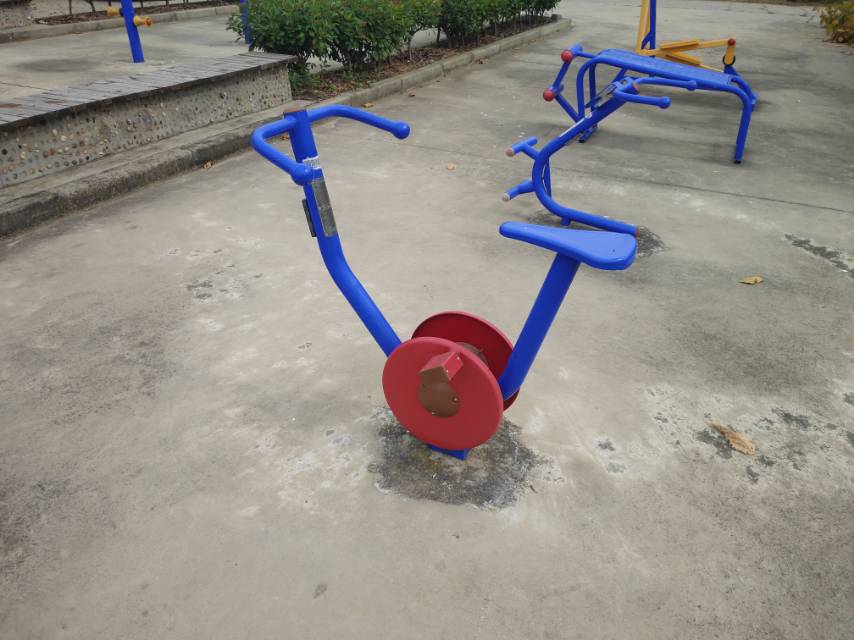 直立健身車