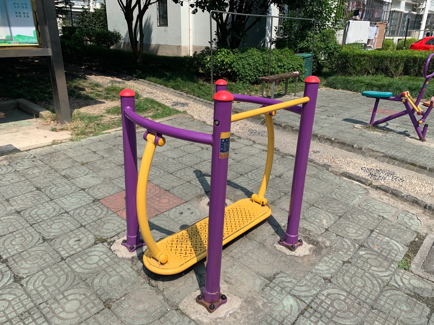 晃板健身器