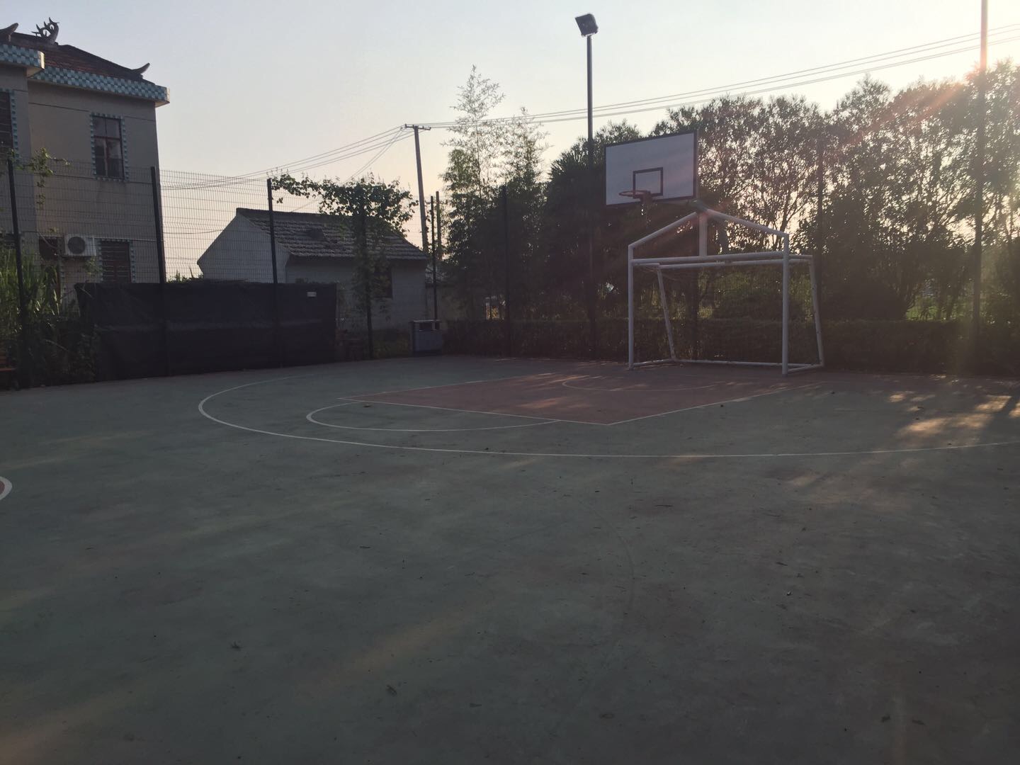 興隆村籃球場