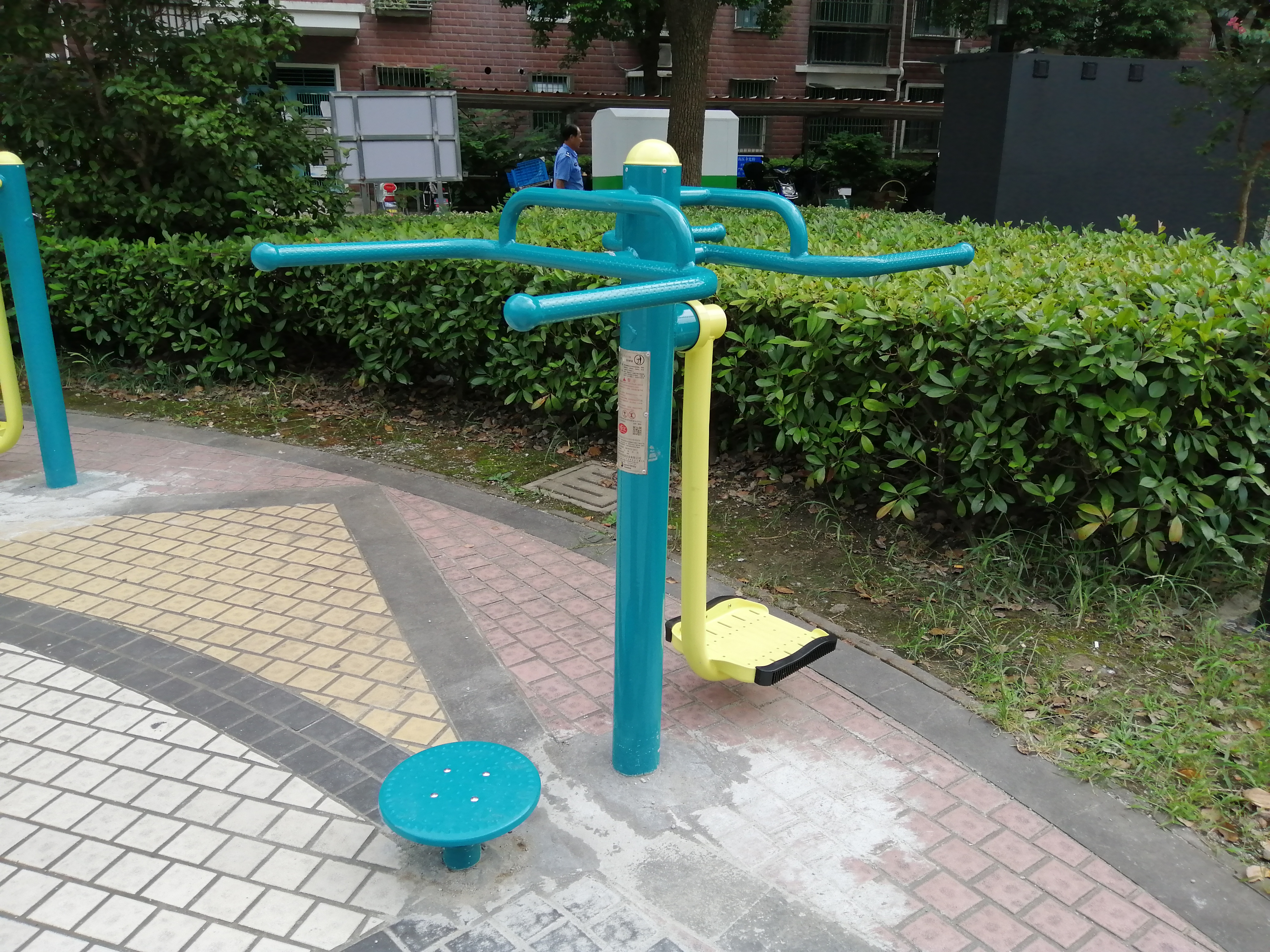 扭腰鐘擺器