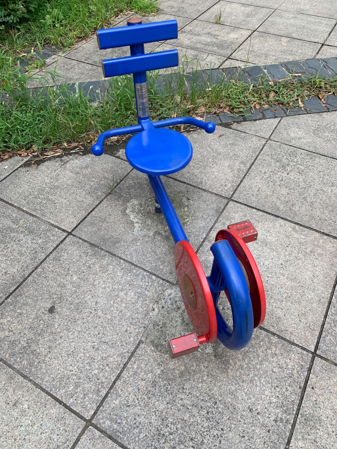 斜躺健身車
