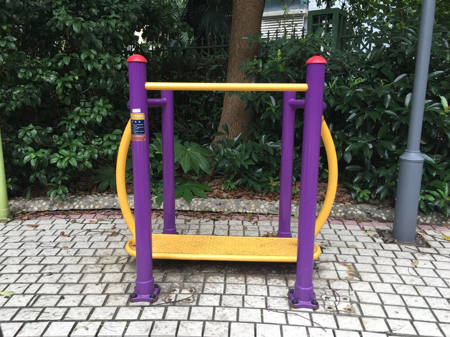 晃板健身器