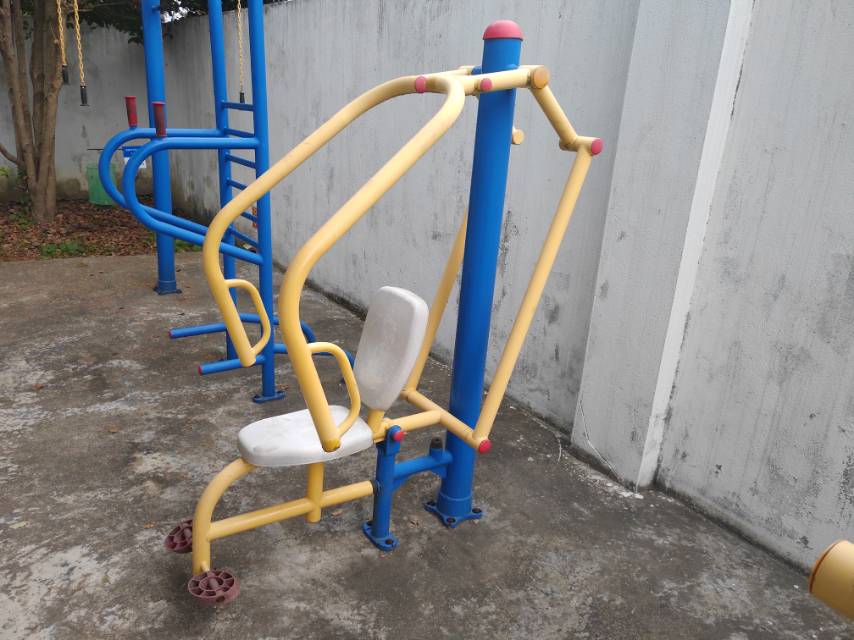 自重推胸器