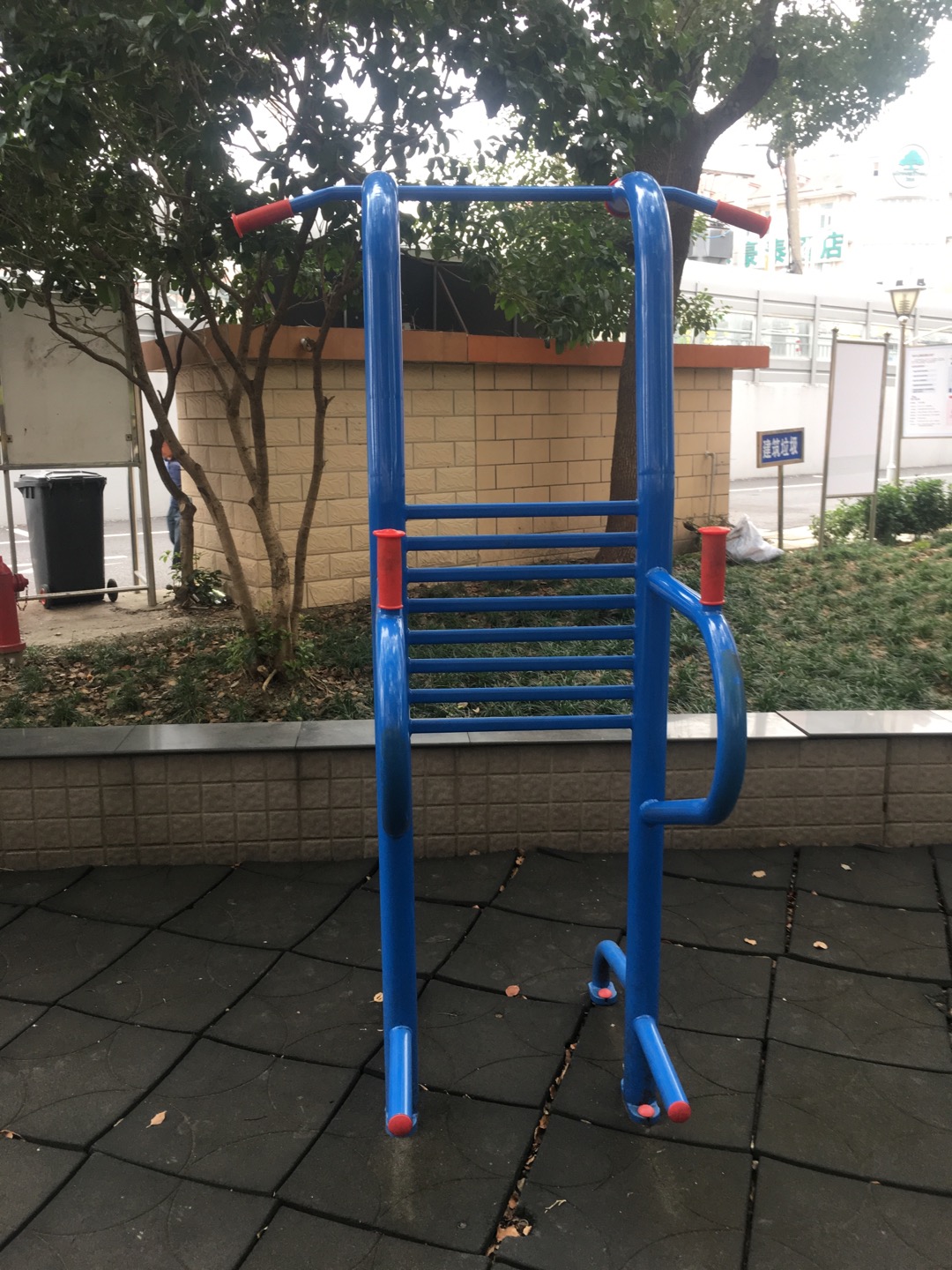 多功能訓練器