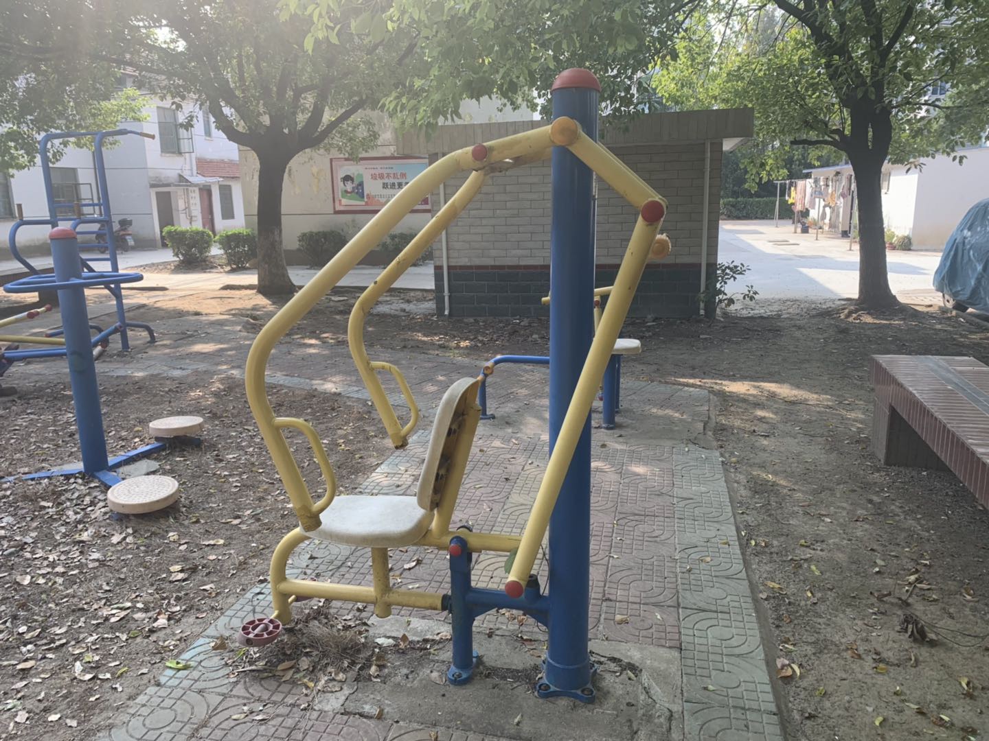 自重拉胸器