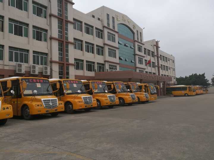 空調(diào)校車(chē)整裝待發(fā).jpg